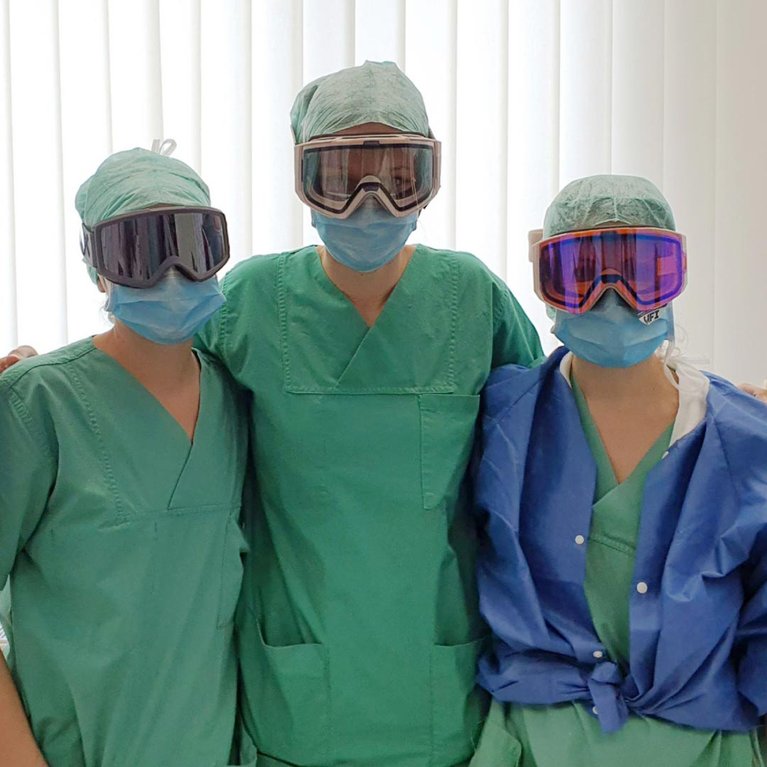 doctors and surgeons wearing anon goggles - goggles for docs.jpg